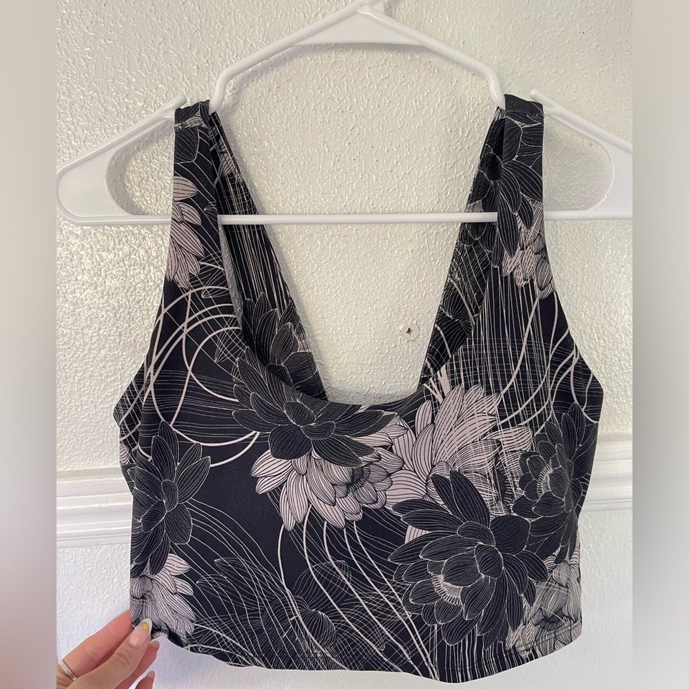 Joylab Twist Back Black Grey Floral Sports Bra